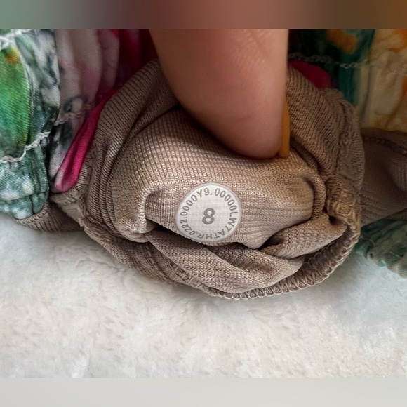 Lululemon Hotty Hot Low Rise Lined Shorts 2.5" No Limits White Multi White Sz 8 - Picture 3 of 4